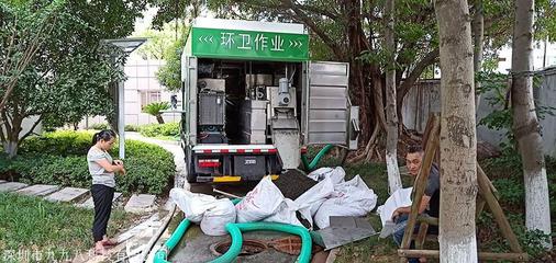 小型吸糞車與新型吸污車 城市環(huán)境維護的高效清潔衛(wèi)士
